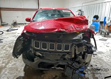 2019 Jeep Compass Latitude z USA, uszkodzony, nr VIN 3C4NJDBB8KT813729